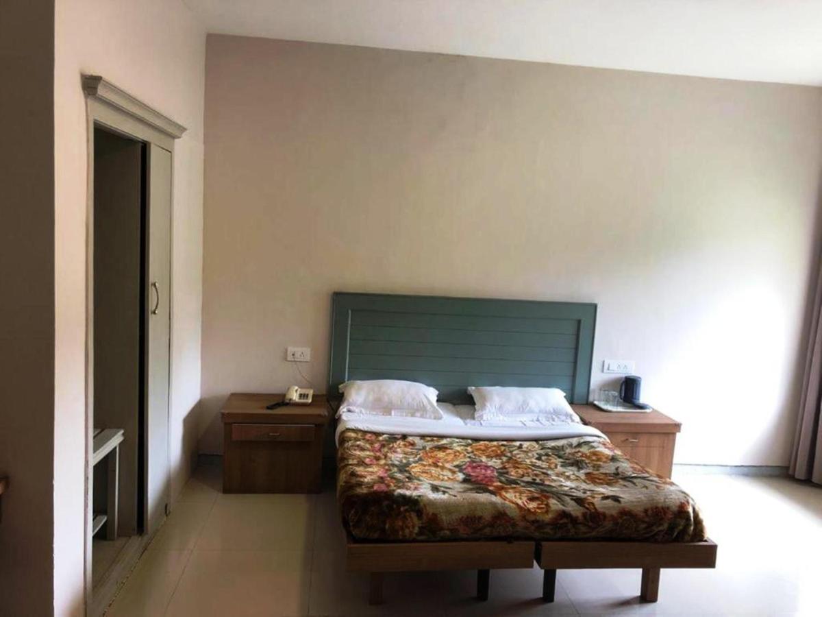 Hotel Preethi Palace Уті Екстер'єр фото