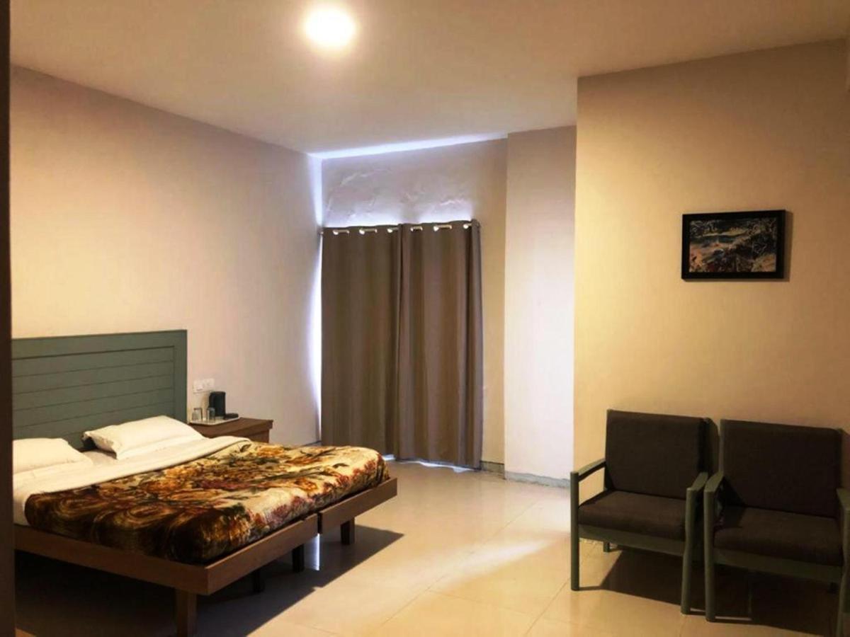 Hotel Preethi Palace Уті Екстер'єр фото