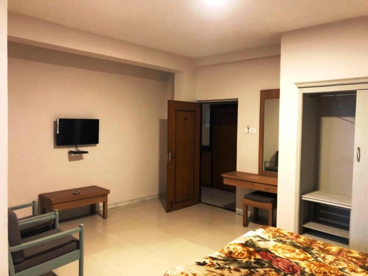 Hotel Preethi Palace Уті Екстер'єр фото