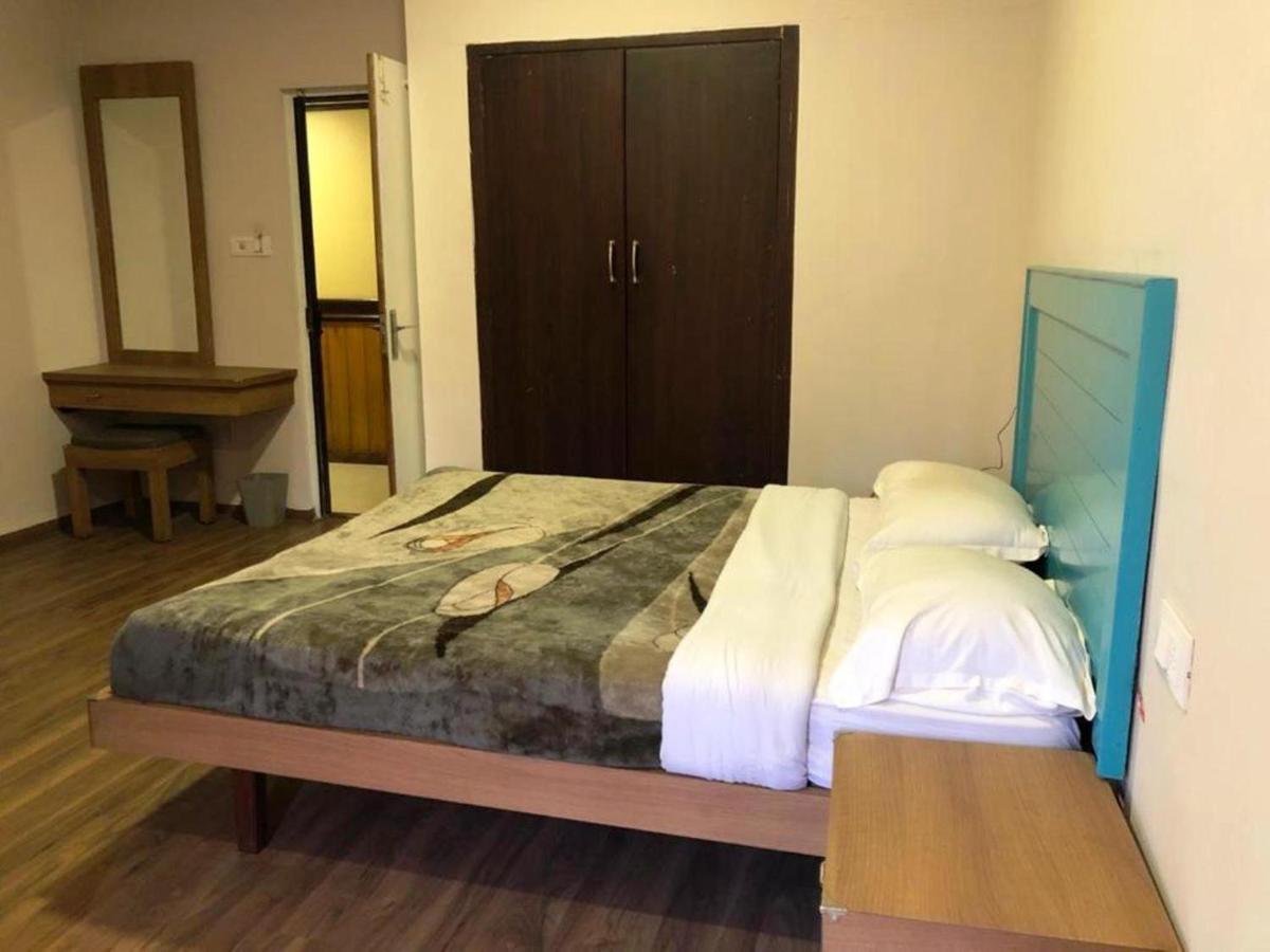 Hotel Preethi Palace Уті Екстер'єр фото