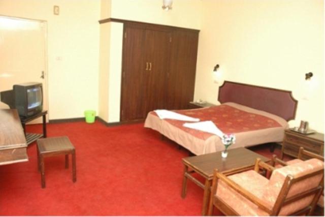 Hotel Preethi Palace Уті Номер фото