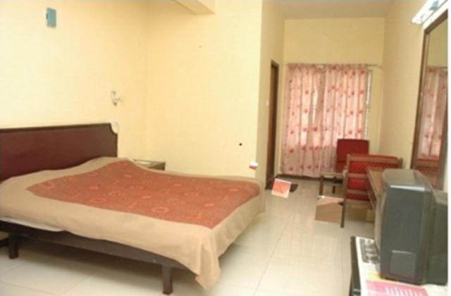 Hotel Preethi Palace Уті Номер фото