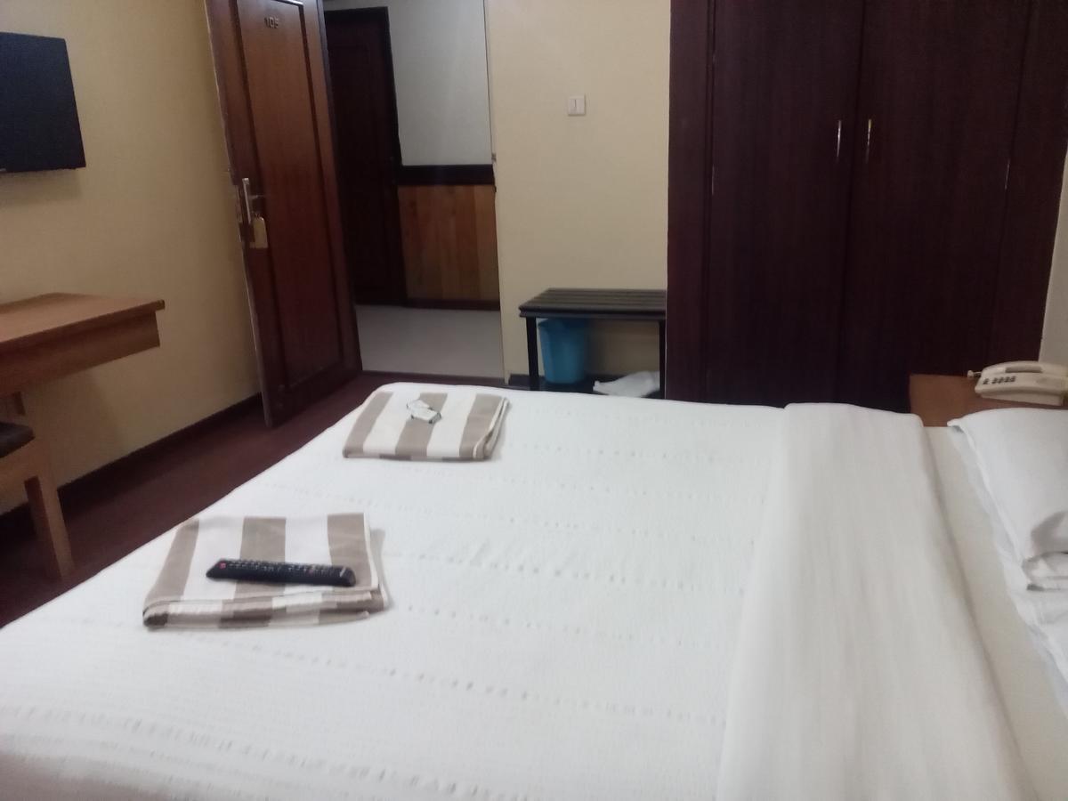 Hotel Preethi Palace Уті Екстер'єр фото