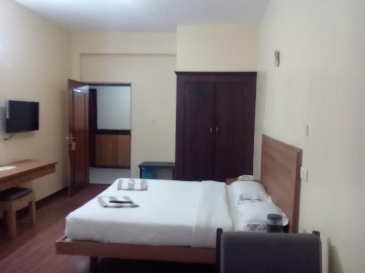 Hotel Preethi Palace Уті Екстер'єр фото