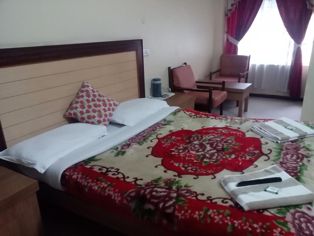 Hotel Preethi Palace Уті Екстер'єр фото