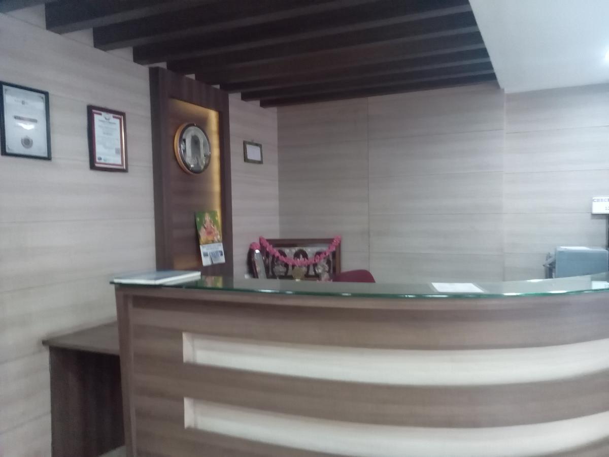 Hotel Preethi Palace Уті Екстер'єр фото