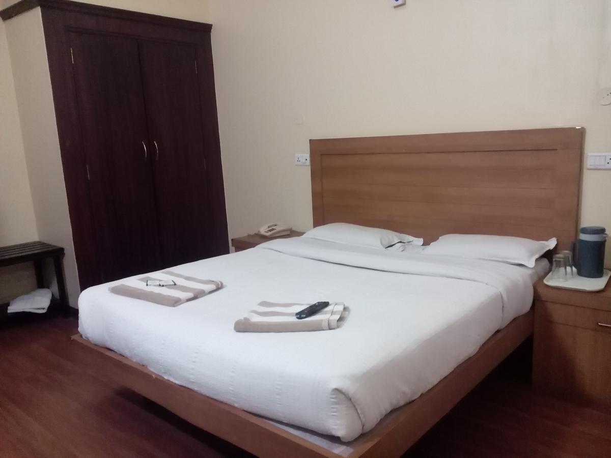 Hotel Preethi Palace Уті Екстер'єр фото