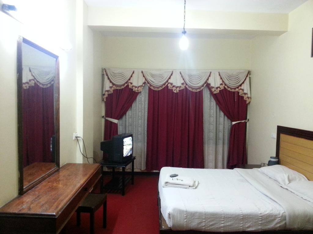 Hotel Preethi Palace Уті Екстер'єр фото